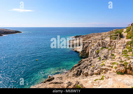 Blick auf den wunderschönen Porto Limnionas Bay auf der Insel Zakynthos, Griechenland Stockfoto