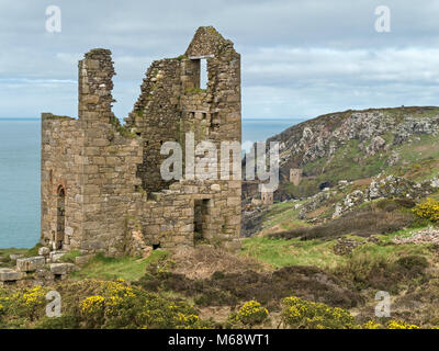 Ruinen von Cornish zinnminen an der Nord Küste in der Nähe von Botallack, Cornwall St. Just, Cornwall, England, Großbritannien. Teil des kornischen Bergbaus Weltkulturerbe. Stockfoto