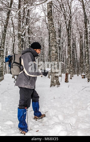 Italien Basilikata lukanische Apennin Nationalpark - Berg von viggiano - Trekking auf dem Schnee Stockfoto