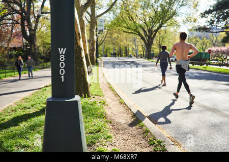 Läufer auf dem Central Park West in New York City Stockfoto