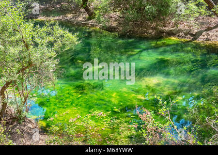 Green Lake in den Sieben Quellen (Epta Piges) Bereich. Die Insel Rhodos, Dodekanes, Griechenland Stockfoto