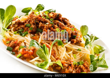 Pasta mit Fleisch, Tomaten-Sauce und Gemüse Stockfoto