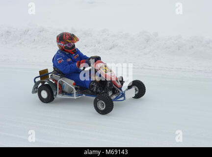 Kovrov, Russland. 27. Februar 2016. Winter Go-kart Wettbewerbe im Sportkomplex Motodrom Stockfoto