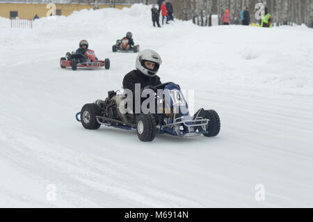 Kovrov, Russland. 27. Februar 2016. Winter Go-kart Wettbewerbe im Sportkomplex Motodrom Stockfoto