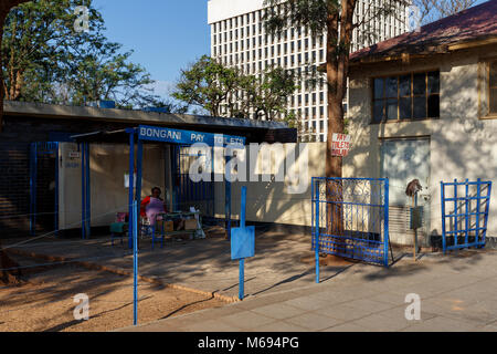 Simbabwe, BULAWAYO, Oktober 27: Öffentliche WC im Zentrum der zweitgrößten Stadt in afrikanischen Land Simbabwe, 27. Oktober 2014, Simbabwe Stockfoto