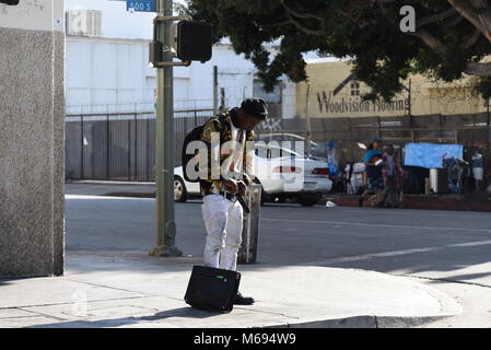 Szenen aus Skid Row ein Bereich der Innenstadt von Los Angeles, ist einer der größten stabile Populationen (zwischen 5.000 und 8.000) von Obdachlosen. Stockfoto