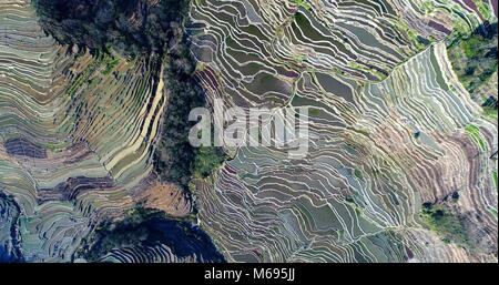 Luftaufnahme auf die Spektakulärsten Reisfelder, die yuanyang Hani Reisterrassen im Südosten der Provinz Yunnan, China. UNESCO-Welterbe Stockfoto