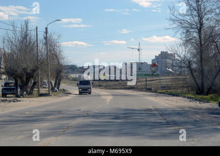 Kovrov, Russland. 17. April 2016. Blick auf die Stadt aus dem Auto. Kirov Straße Stockfoto