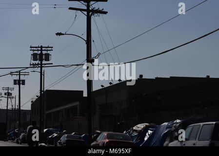 Szenen aus Skid Row ein Bereich der Innenstadt von Los Angeles, ist einer der größten stabile Populationen (zwischen 5.000 und 8.000) von Obdachlosen. Stockfoto