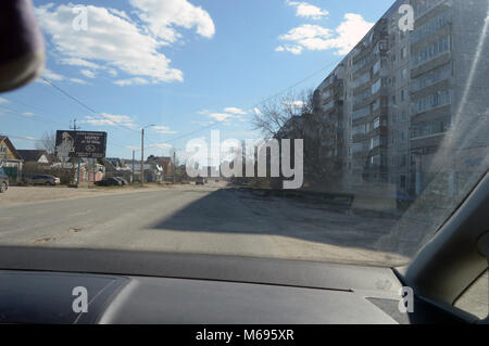 Kovrov, Russland. 17. April 2016. Blick auf die Stadt aus dem Auto. Kirov Straße Stockfoto