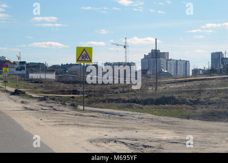 Kovrov, Russland. 17. April 2016. Blick auf die Stadt aus dem Auto. Kirov Straße Stockfoto