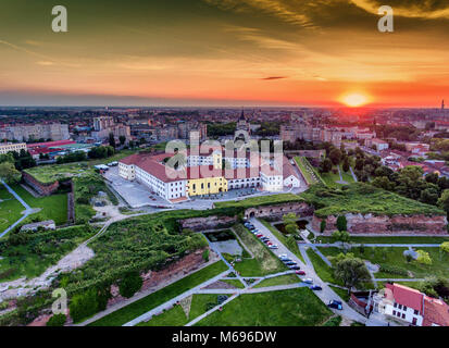 Oradea Sonnenuntergang über mittelalterliche Festung Stockfoto