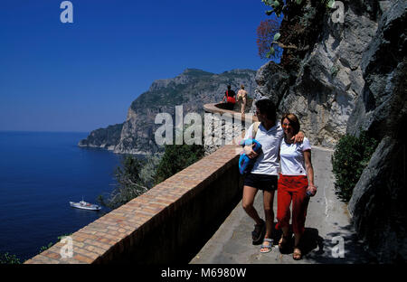 Wanderer auf der Via Krupp in der Nähe von Marina Piccola, Insel Capri, Italien, Europa Stockfoto