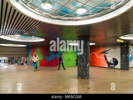 Moskau, Russland - am 10. März. 2016. Graffiti von Chkalov der Flug von Moskau nach Kanada via Nordpol in der Nähe der U-Bahn Tschkalowskaja Stockfoto