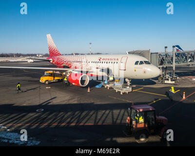 Kaliningrad, Russland - 22. Februar 2018: Rossiya airlines Aeroflot Flugzeug am Flughafen Khrabrovo Stockfoto