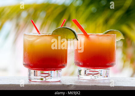 Rum Punch in Ana's am Strand Bar, Dickenson Bay Beach, Antigua Stockfoto