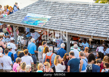 Steelpan trommeln Shirley Heights Sonntag BBQ, Antigua Stockfoto