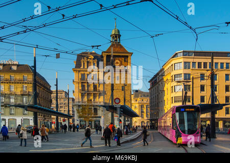 Molard Tower Square. Bel Air. Straßenbahnen, Busse, Trolleybusse entfernt. Altstadt, historisches Zentrum. Genève Suisse. Genf. Schweiz Europa Stockfoto