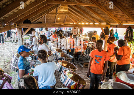 Steelpan trommeln Shirley Heights Sonntag BBQ, Antigua Stockfoto