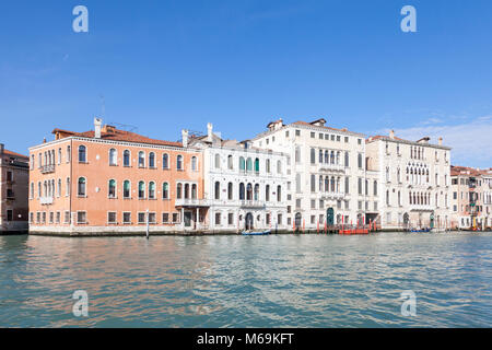 Palazzo Capello Carnelutti, Palazzo Grimani Marcello, Palazzo Querini Dubois und Palazzo Bernado e San Polo auf dem Canal Grande, San Polo, Venedig, Ve Stockfoto