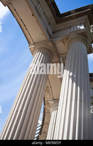 Nahaufnahme des Millennium Monument, Ansicht von unten Stockfoto