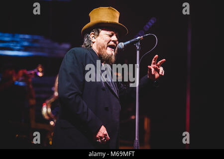 Torino, Italien. 28 Feb, 2018. Der italienische Sänger, Songschreiber und Interpret Zucchero Sugar Fornaciari live auf der Bühne im Pala Alpitour in Turin für seine 'wollte' Tour Konzert. Credit: Alessandro Bosio/Pacific Press/Alamy leben Nachrichten Stockfoto