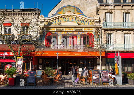 Café du Levant (1890-1910) durch den Bahnhof Saint Jean in Bordeaux, Gironde, Aquitanien, Frankreich Stockfoto