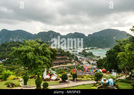 Blick auf tropische Insel Phi Phi, Provinz Krabi, Thailand Stockfoto