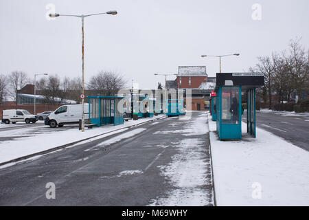 Lichfield, Großbritannien. Vom 1. März, 2018. DE Wetter. Tier aus Osten. Lichfield Busbahnhof bei kaltem Winterwetter. Bus den Bahnhof verlassen. Credit: JazzLove/Alamy Leben Nachrichten. Stockfoto