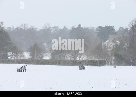 Dublin, Irland. 1. März, 2018. Bild aus Dublin, Irland unter Status Rot Schlechte Wetterbedingungen während der bis zu Sturm Emma bauen. Dublin Erfahrungen schweren Schnee und Blizzard Bedingungen während der Zeit der schlechtes Wetter. Die artic Wetter sind im Volksmund als "Tier aus dem Osten" bezeichnet. Credit: Brendan Donnelly/Alamy leben Nachrichten Stockfoto