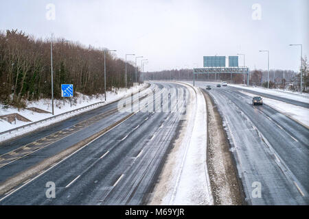 Dublin, Irland. 1 Mär, 2018. UK Wetter: Autobahn M50 im Stadtzentrum von Dublin, mit Schnee vom Sturm Emma. In der Nähe der Tymon Park. März 1st, 2018. Credit: Jose Maciel/Alamy leben Nachrichten Stockfoto