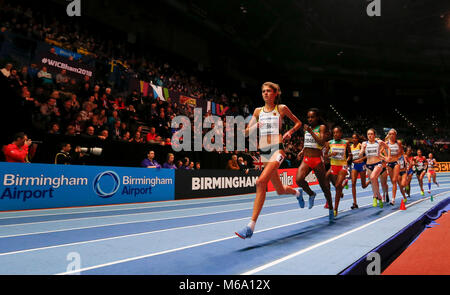 London, Großbritannien. 1 Mär, 2018. Genzebe Dibaba (2 L) von Äthiopien konkurriert während der Frauen 3000m-Finale während der IAAF World Indoor Championships im Arena Birmingham in Birmingham, Großbritannien, die am 1. März 2018. Credit: Han Yan/Xinhua/Alamy leben Nachrichten Stockfoto