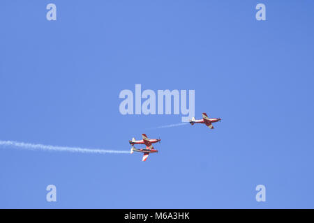 Adelaide, Australien. 2 Mär, 2018. Roulette Royal Australian Air Force aerobatic Team Anzeige oberhalb des Adelaide 500 Stromkreis Credit: Amer ghazzal/Alamy leben Nachrichten Stockfoto