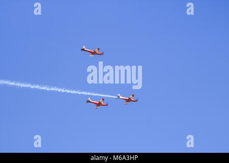 Adelaide, Australien. 2 Mär, 2018. Roulette Royal Australian Air Force aerobatic Team Anzeige oberhalb des Adelaide 500 Stromkreis Credit: Amer ghazzal/Alamy leben Nachrichten Stockfoto