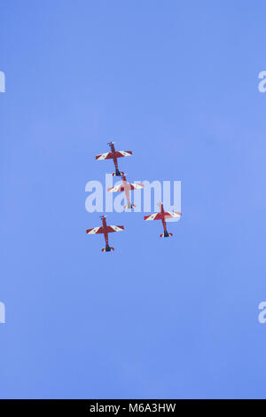 Adelaide, Australien. 2 Mär, 2018. Roulette Royal Australian Air Force aerobatic Team Anzeige oberhalb des Adelaide 500 Stromkreis Credit: Amer ghazzal/Alamy leben Nachrichten Stockfoto