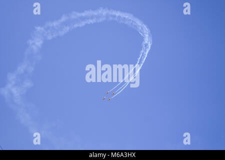 Adelaide, Australien. 2 Mär, 2018. Roulette Royal Australian Air Force aerobatic Team Anzeige oberhalb des Adelaide 500 Stromkreis Credit: Amer ghazzal/Alamy leben Nachrichten Stockfoto