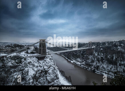 Bristol (Clifton Suspension Bridge, Bristol) nach einer Nacht der Schnee im Winter 2018 Stockfoto