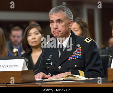 Washington, USA. 01 Mär, 2018. Generalleutnant Paul M. Nakasone, United States Army, bezeugt vor dem US-Senat Ausschusses für Bewaffnete Dienste auf seine Nominierung werden Allgemeine und Direktor des National Security Agency/Leiter Zentrale Security Service/Commander, United States Cyber Command auf dem Capitol Hill in Washington, DC am Donnerstag, 1. März 2018. - Keine LEITUNG SERVICE-Credit: Ron Sachs/konsolidierte News Fotos/Ron Sachs - CNP/dpa/Alamy leben Nachrichten Stockfoto