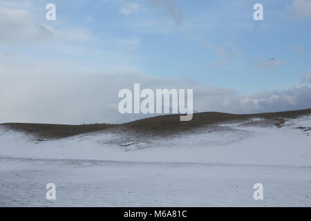 St. Andrews Küste. 1 Mär, 2018. UK Wetter: Schnee bedeckt den Weg der East Sands Beach, St. Andrews, Fife am 1. März 2018 Credit: Alison Teale/Alamy leben Nachrichten Stockfoto