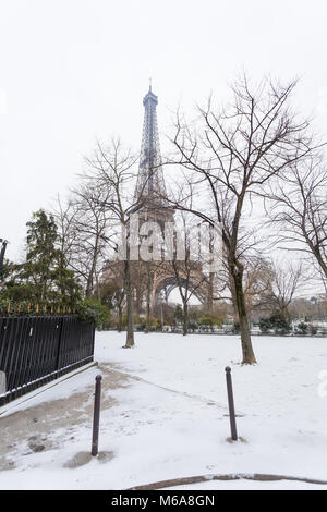 Paris unter dem Schnee 1. März 2018 Stockfoto