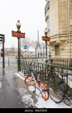 Paris unter dem Schnee 1. März 2018 Stockfoto