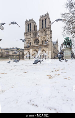 Paris unter dem Schnee 1. März 2018 Stockfoto