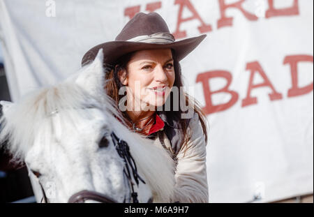 Bad Segeberg, Deutschland. 02 März 2018, Deutschland, Bad Segeberg: Die Schauspielerin Christine Neubauer präsentiert ihre Rolle als Judith Silberstein auf dem Gelände der Karl-May-Festspiele. Das Festival beginnt am 23. Juni 2018 in Bad Segeberg und seine letzte Show findet am 02. September 2018. Foto: Markus Scholz/dpa Quelle: dpa Picture alliance/Alamy leben Nachrichten Stockfoto