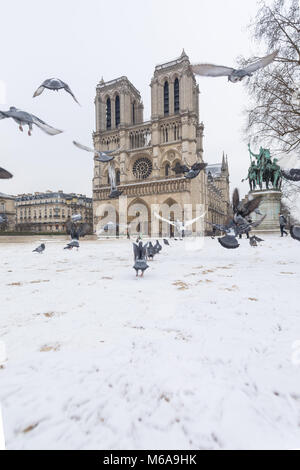 Paris unter dem Schnee 1. März 2018 Stockfoto