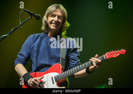 Wroclaw, Polen. 27. Februar, 2018. Konzert der Band Dire Straits Erfahrung. Bild: Gitarrist Terence Reis Stockfoto