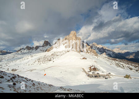 Fantastische Winterlandschaft in der Nähe von Passo Giau - Dolomiten - Italien Stockfoto