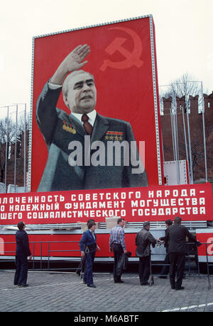 Poster von Leonid Breschnew, der ehemalige Generalsekretär des Zentralkomitees der Kommunistischen Partei der Sowjetunion, Moskau, Russland Stockfoto