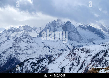 Berge Schnee Landschaft im nördlichen Italien Dolomiten Stockfoto