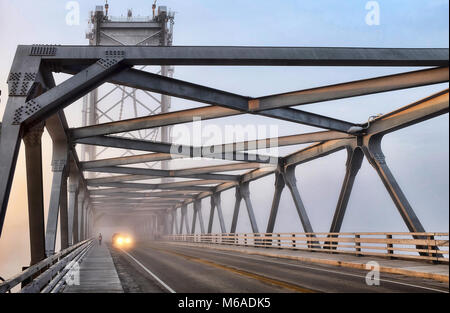 Stahlträger der Memorial Bridge in Portsmouth, New Hampshire Stockfoto