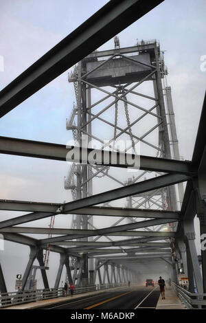 Stahlträger der Memorial Bridge in Portsmouth, New Hampshire Stockfoto